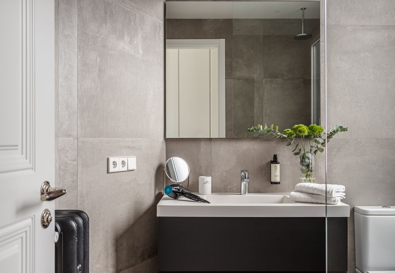 Apartamento en Madrid - Waou Ático 2 Terrazas Gran Via – Corta Duración