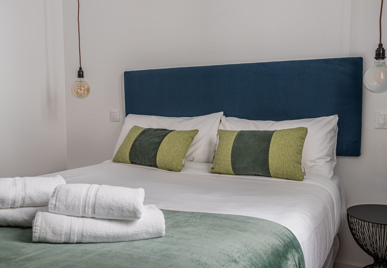 Apartment in Madrid - Queens Atocha - Alquiler Corta Duración