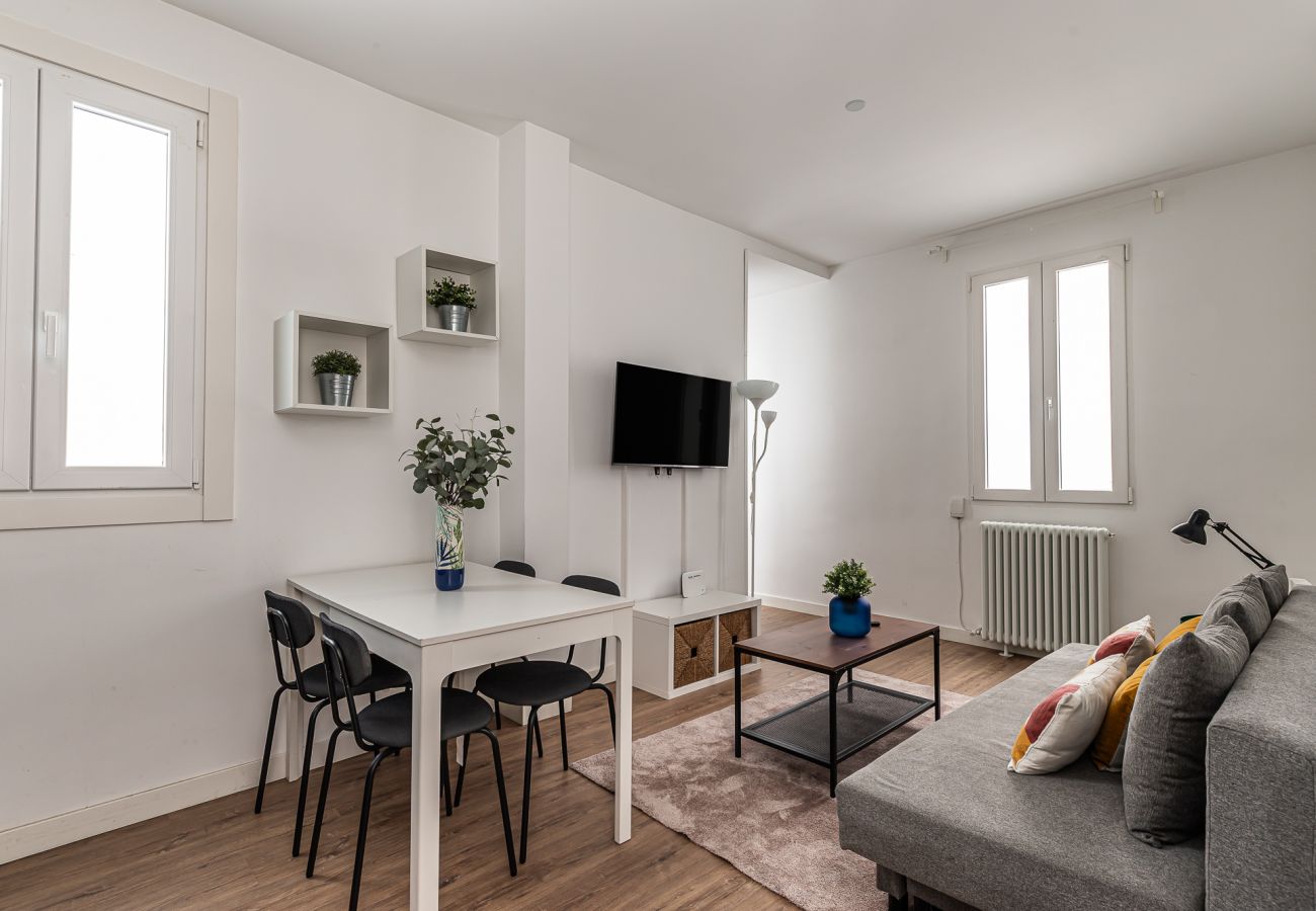 Apartment in Madrid - Queens Atocha - Alquiler Corta Duración