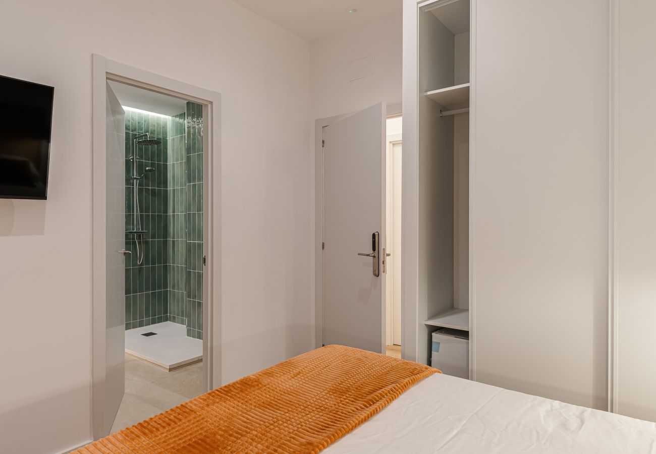 Rent by room in Madrid - Queens Bernabéu II - Alquiler Corta Duración