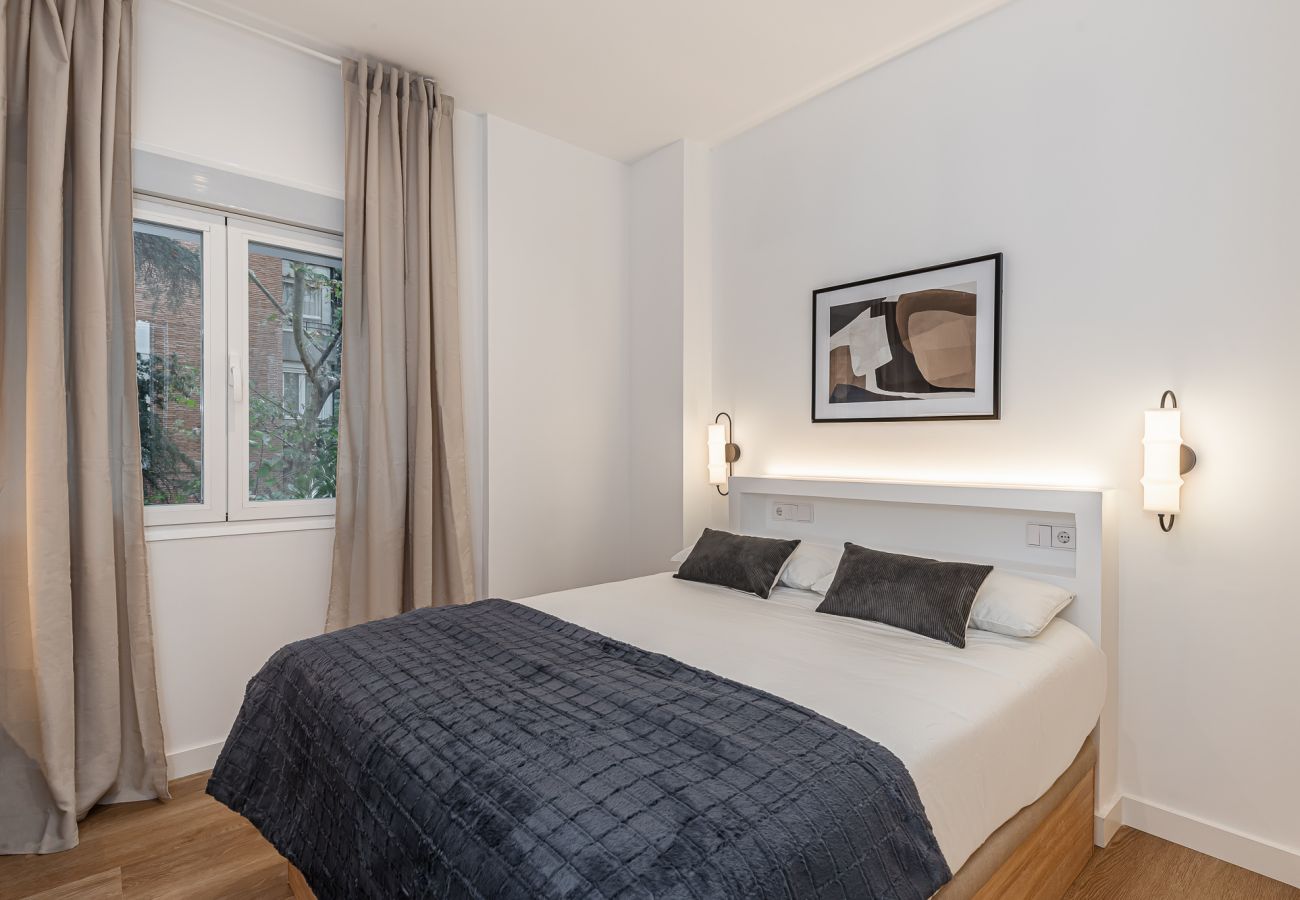Rent by room in Madrid - Queens Bernabéu III - Alquiler Corta Duración