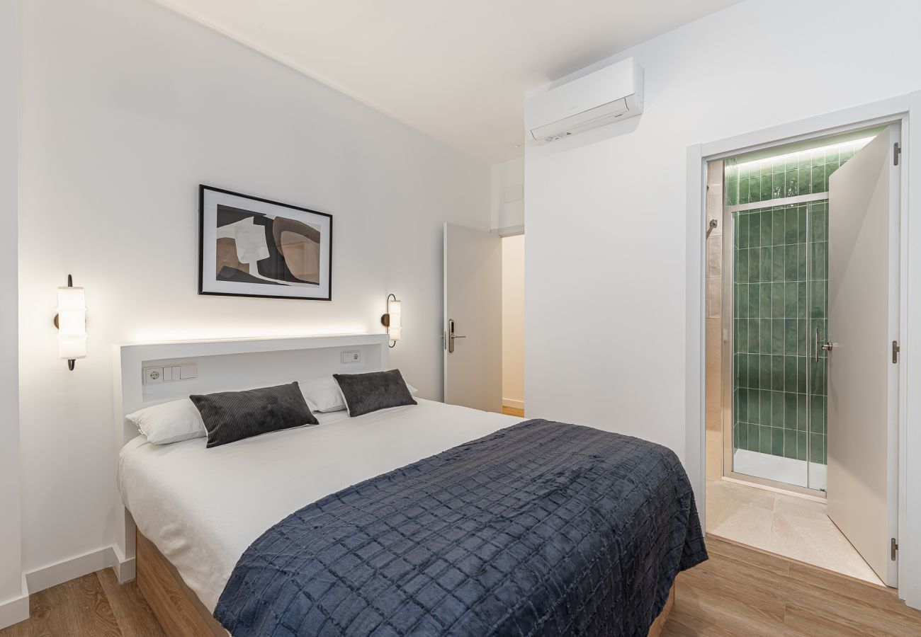 Rent by room in Madrid - Queens Bernabéu III - Alquiler Corta Duración