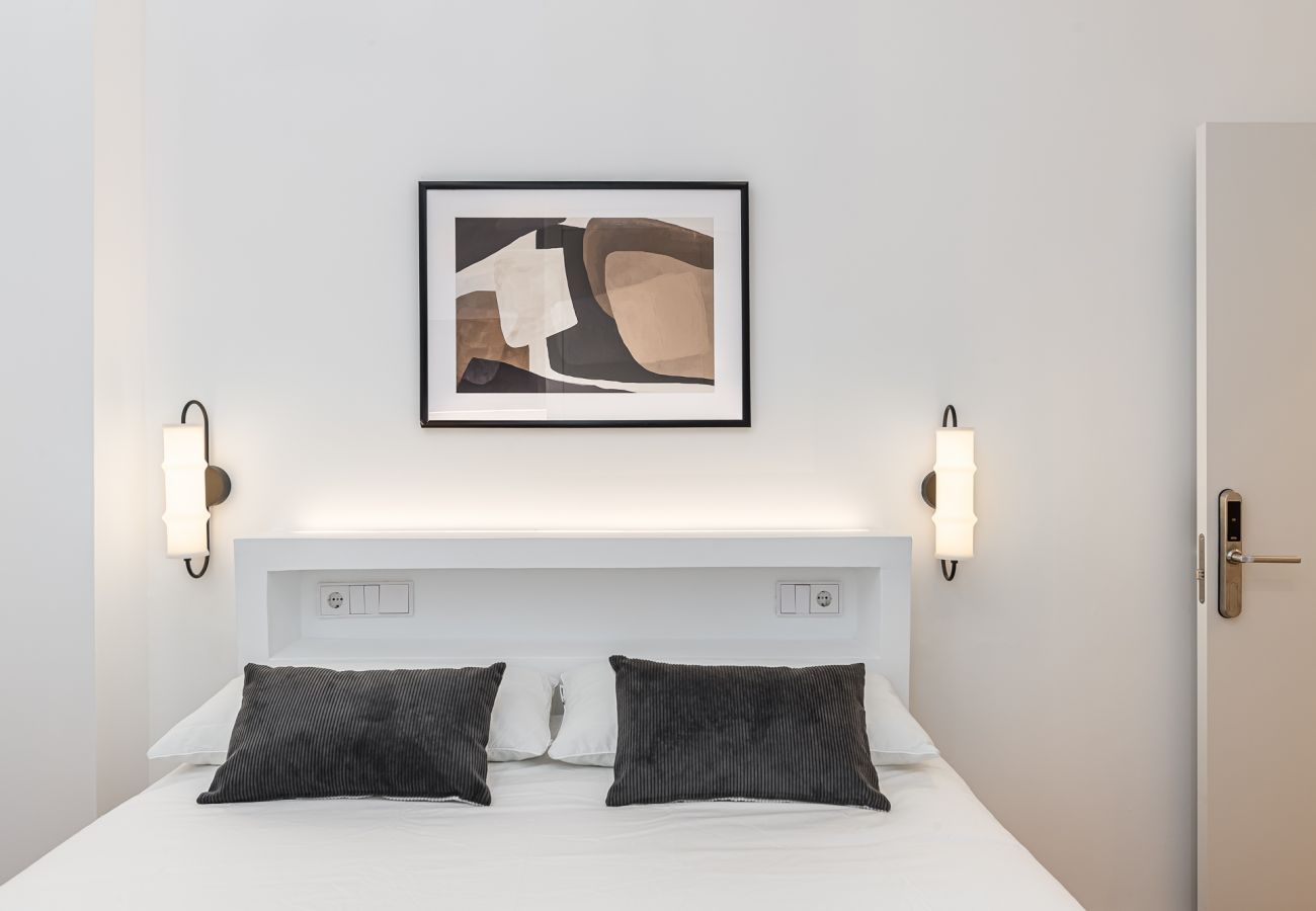 Rent by room in Madrid - Queens Bernabéu III - Alquiler Corta Duración