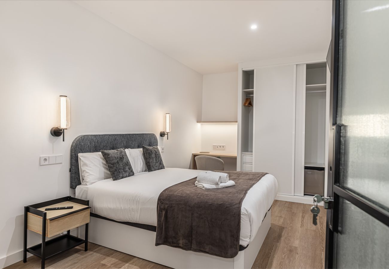 Apartment in Madrid - Queens Plaza España I - Alquiler Corta Duración