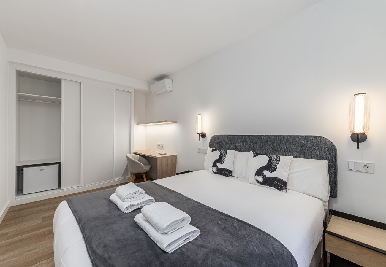 Apartment in Madrid - Queens Plaza España I - Alquiler Corta Duración