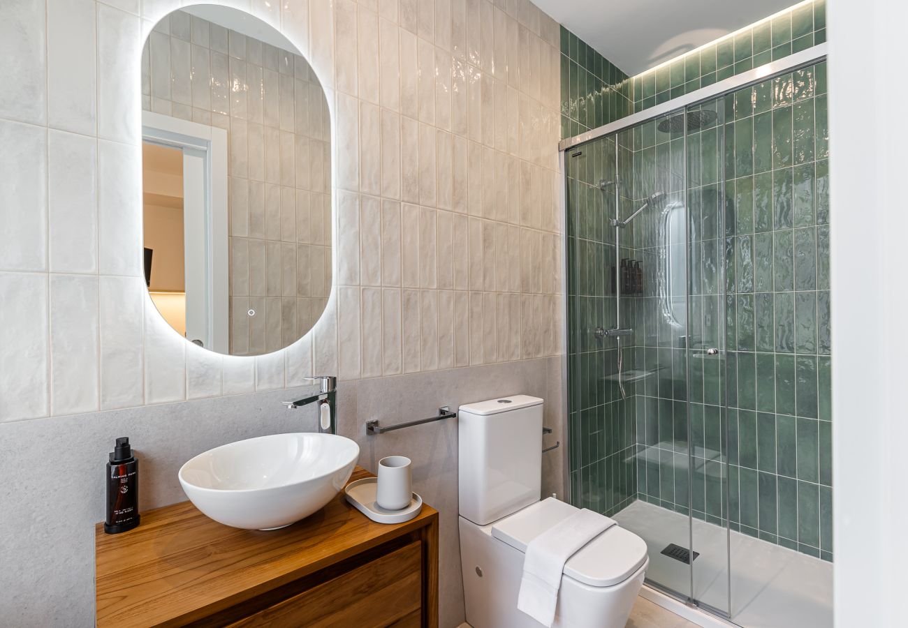 Rent by room in Madrid - Queens Bernabéu VIII