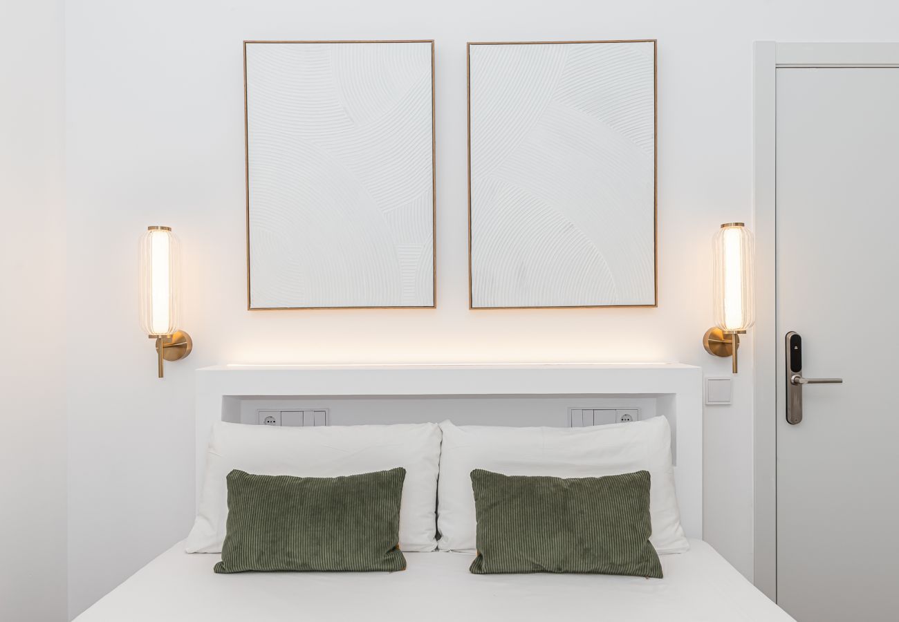 Rent by room in Madrid - Queens Bernabéu VIII