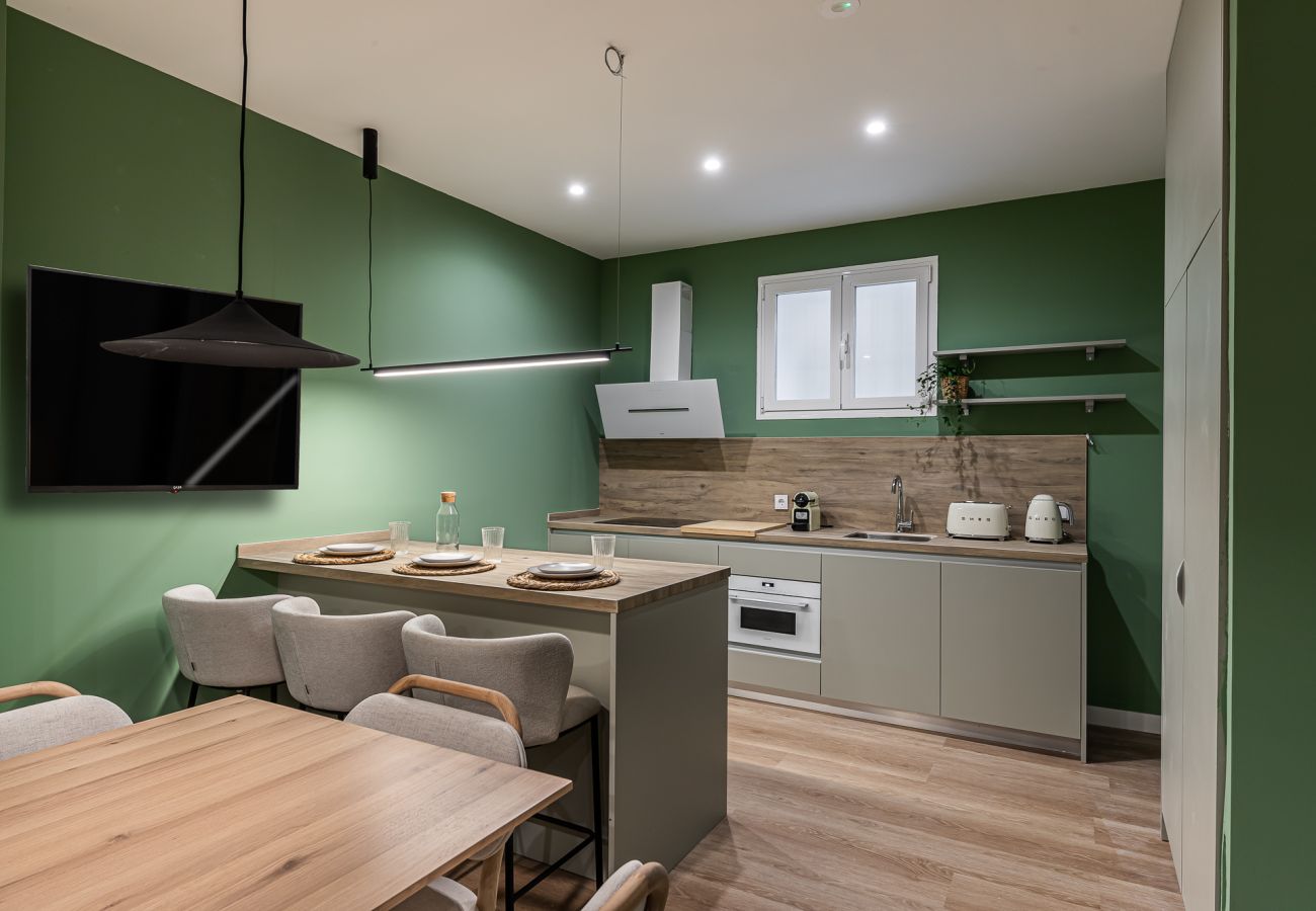 Rent by room in Madrid - Queens Bernabéu VIII