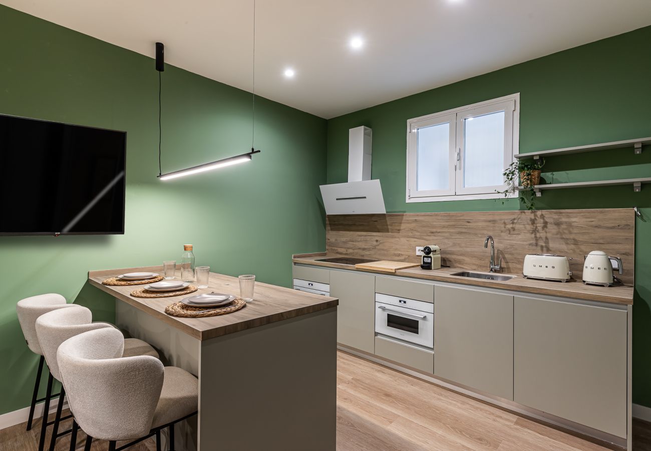 Rent by room in Madrid - Queens Bernabéu VIII