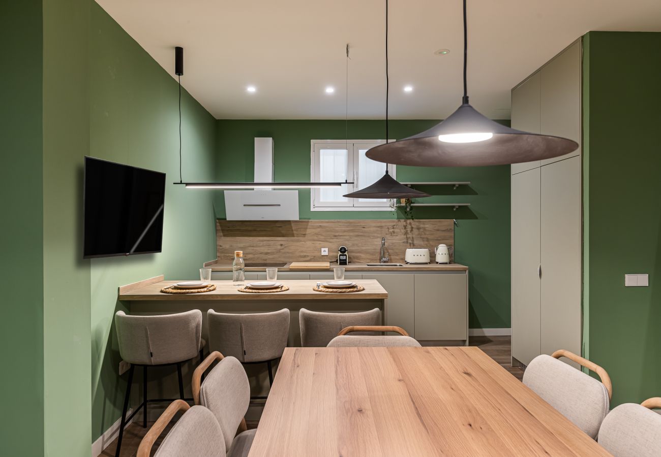 Rent by room in Madrid - Queens Bernabéu VIII